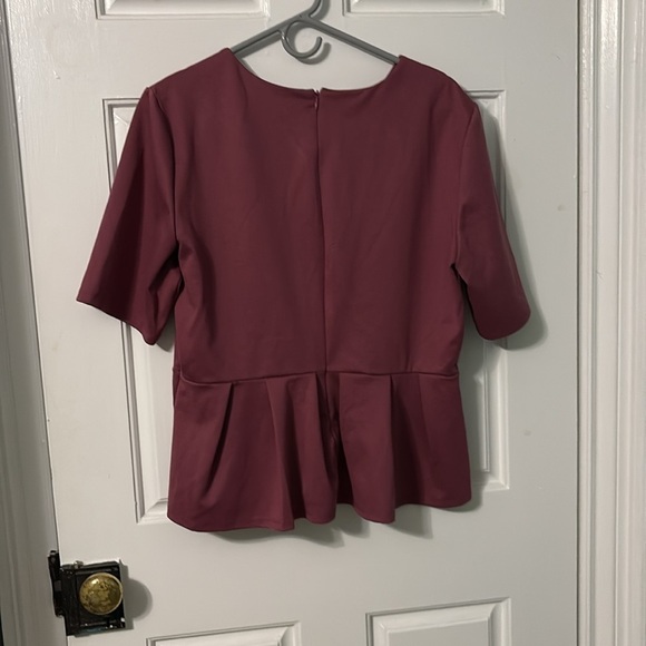 Simply Vera Wang Peplum Style Top - Picture 2 of 3